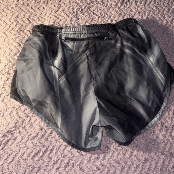 4 pairs of women’s Nike running shorts. Extra small/small. - Picture 8 of 13